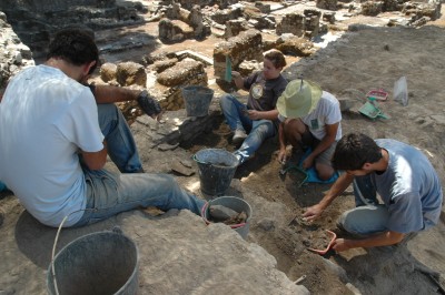 Escavações na Alcáçova do Castelo de Mértola 1