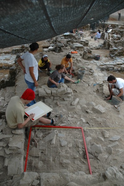 Escavações na Alcáçova do Castelo de Mértola 5