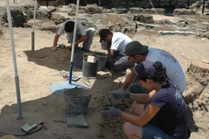 Escavações na Alcáçova do Castelo de Mértola 5