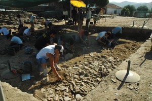 Escavações na Alcáçova do Castelo de Mértola 9