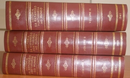 150 livros restaurados, agora em fase de tratamento documental